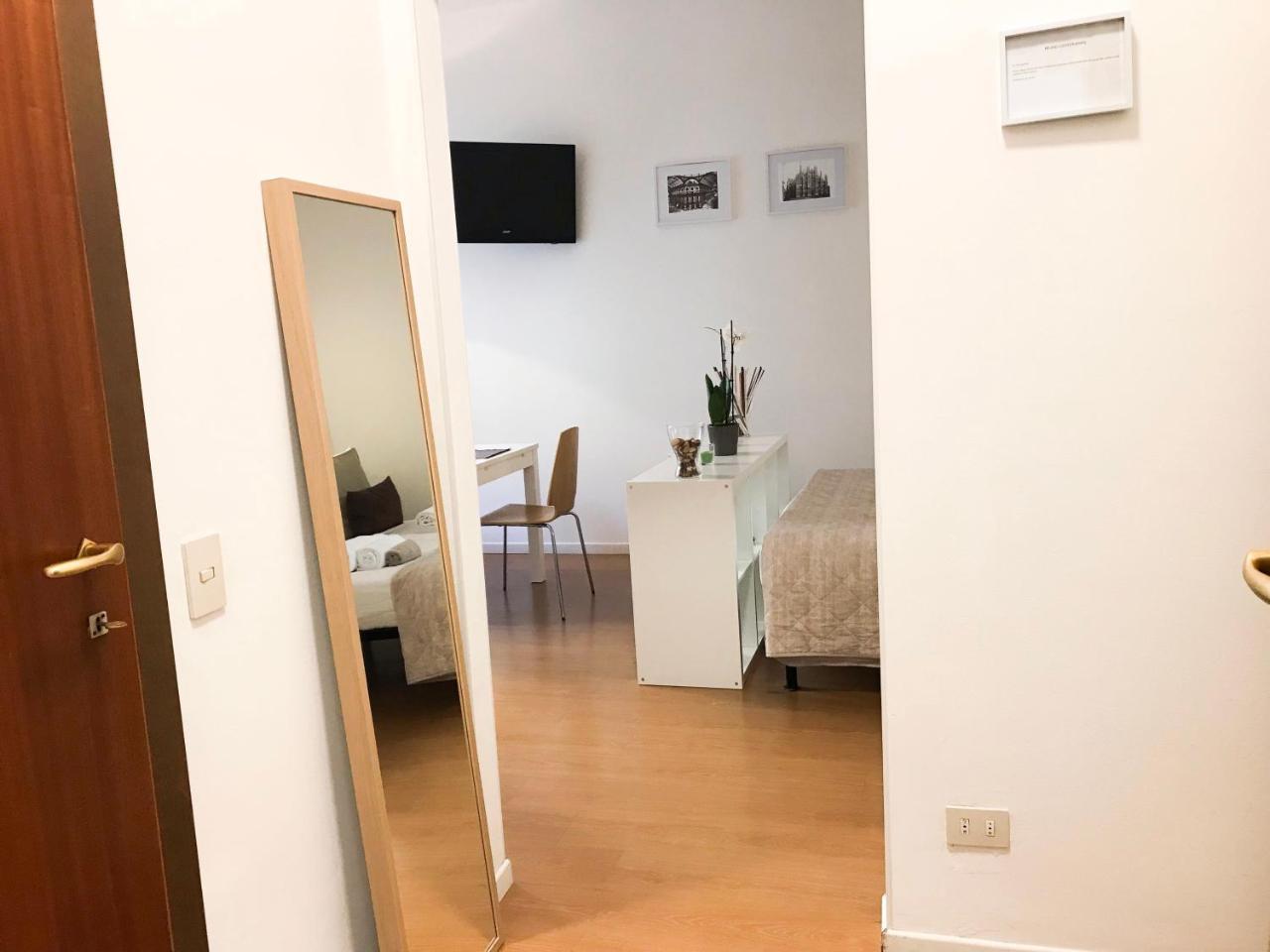 Center White Milan